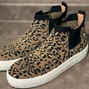 CUSHIONAIRE Women's Knit Sneaker + Memory Foam